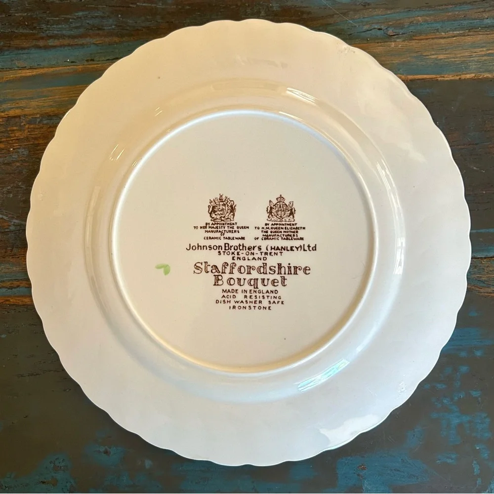 Lot of 4 Johnson Brothers Staffordshire Bouquet 8" Bread Plates - Picture 8 of 9